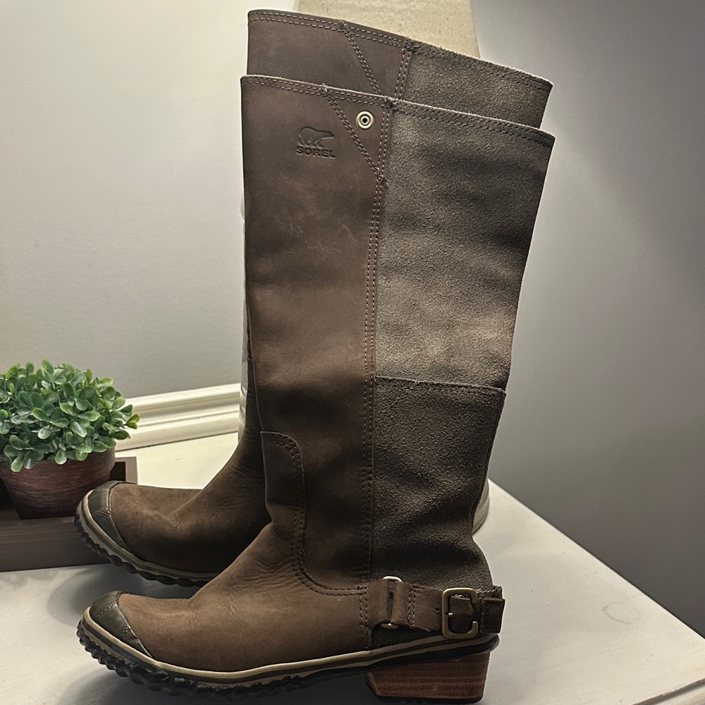 Like new Sorel Leather Suede boots 6.5 Worn once